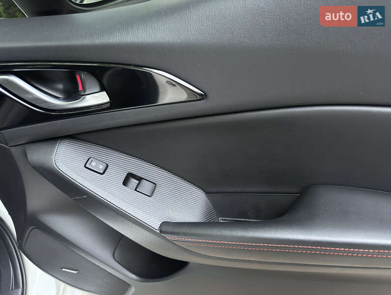 Хэтчбек Mazda 3 2015 в Киеве