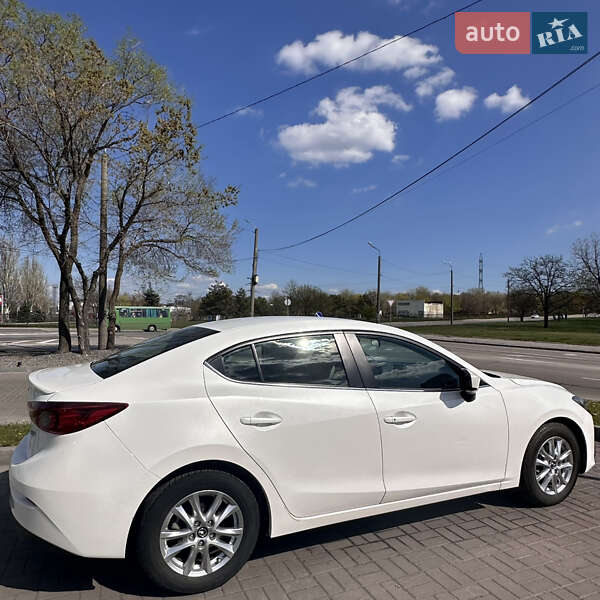 Седан Mazda 3 2015 в Днепре