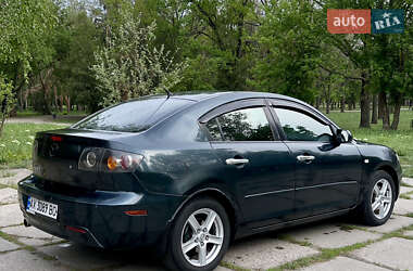 Седан Mazda 3 2004 в 