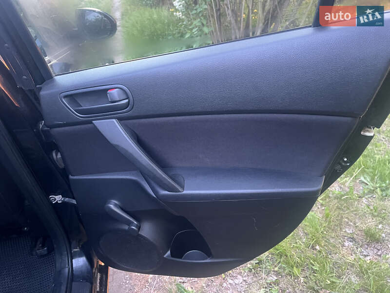 Седан Mazda 3 2010 в Дніпрі