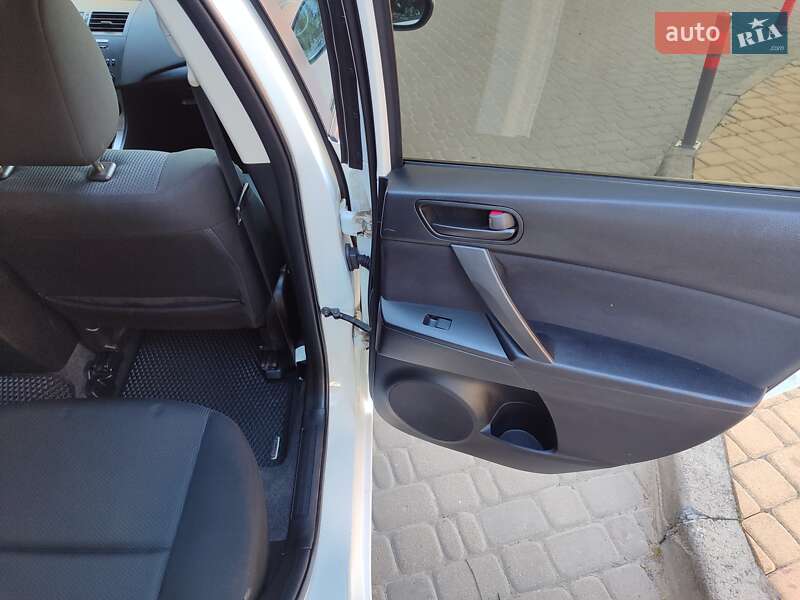 Седан Mazda 3 2011 в Киеве
