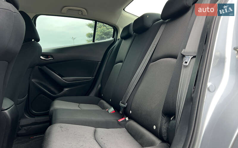 Седан Mazda 3 2016 в Львове