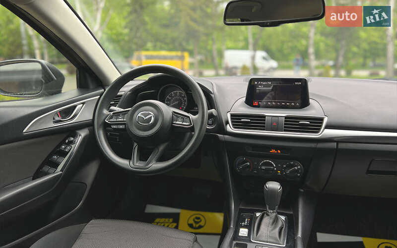 Седан Mazda 3 2016 в Львове