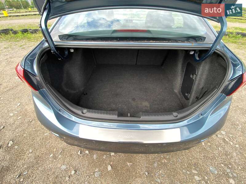 Седан Mazda 3 2014 в Львові