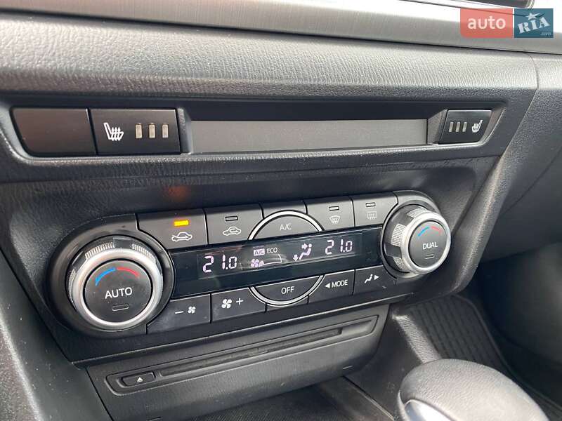 Седан Mazda 3 2014 в Львові