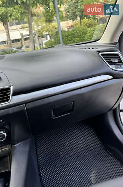 Седан Mazda 3 2014 в 