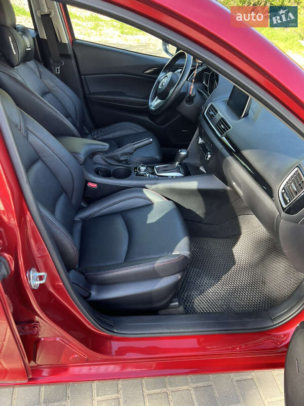 Хэтчбек Mazda 3 2015 в Львове
