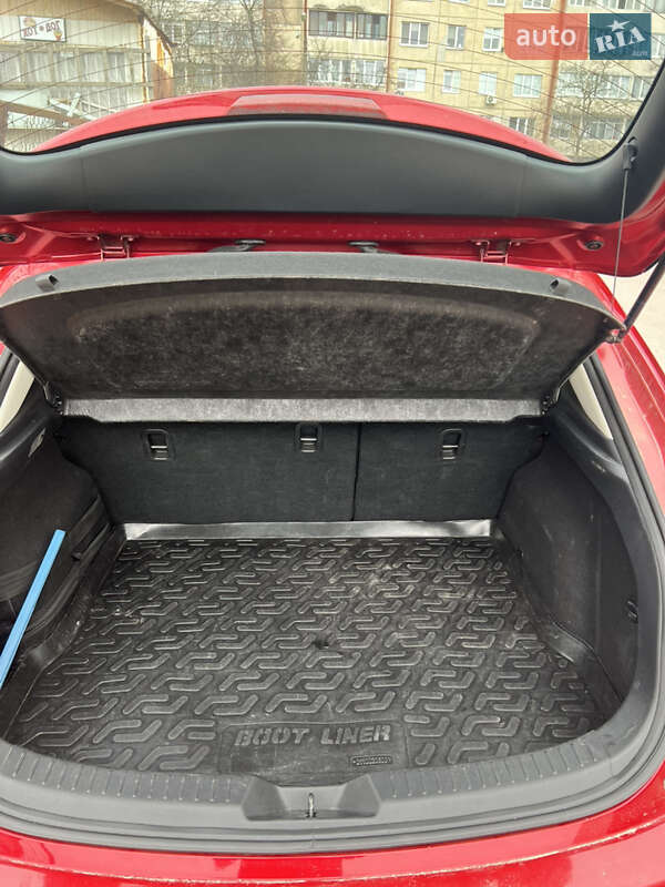 Хэтчбек Mazda 3 2015 в Львове