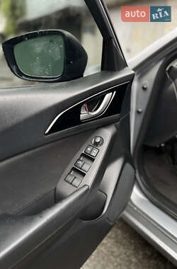 Седан Mazda 3 2014 в 