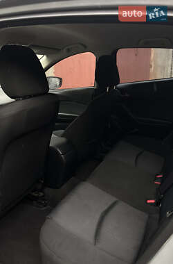 Седан Mazda 3 2014 в 