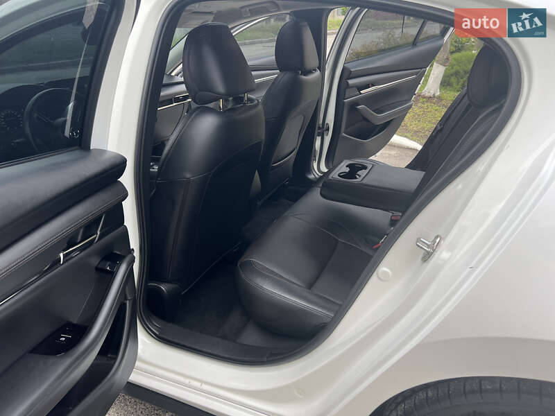 Седан Mazda 3 2018 в Харькове