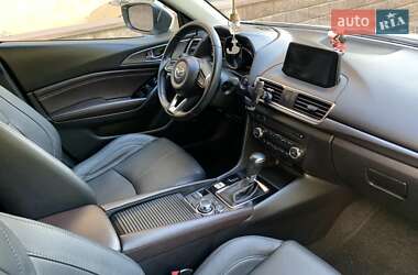 Седан Mazda 3 2017 в 