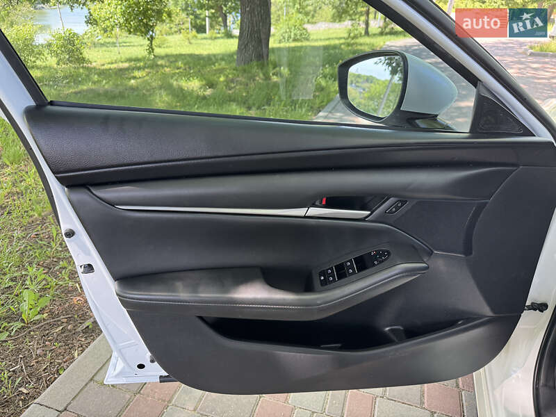 Седан Mazda 3 2019 в Кропивницькому
