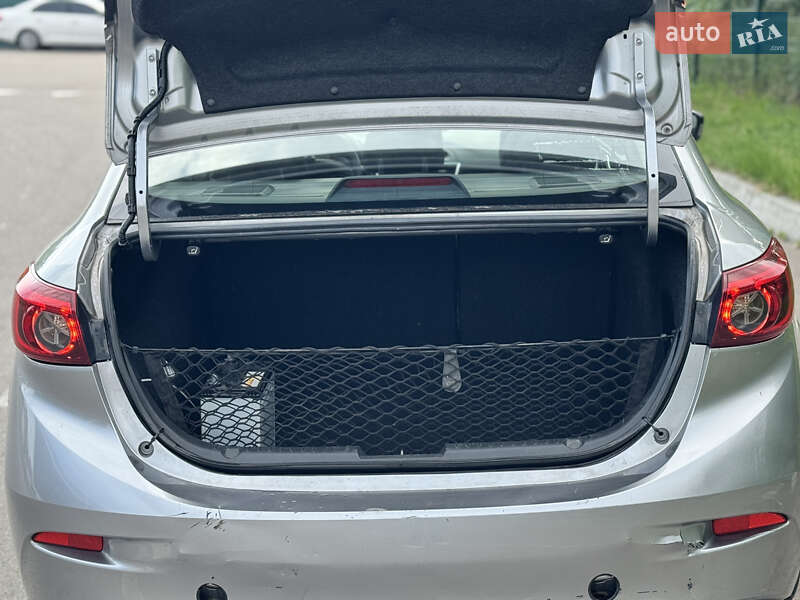 Седан Mazda 3 2014 в Киеве