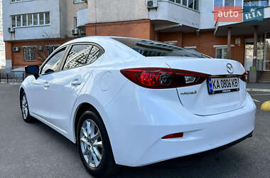 Седан Mazda 3 2015 в 