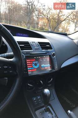 Седан Mazda 3 2011 в 