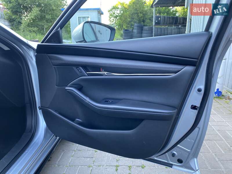 Седан Mazda 3 2019 в Львові