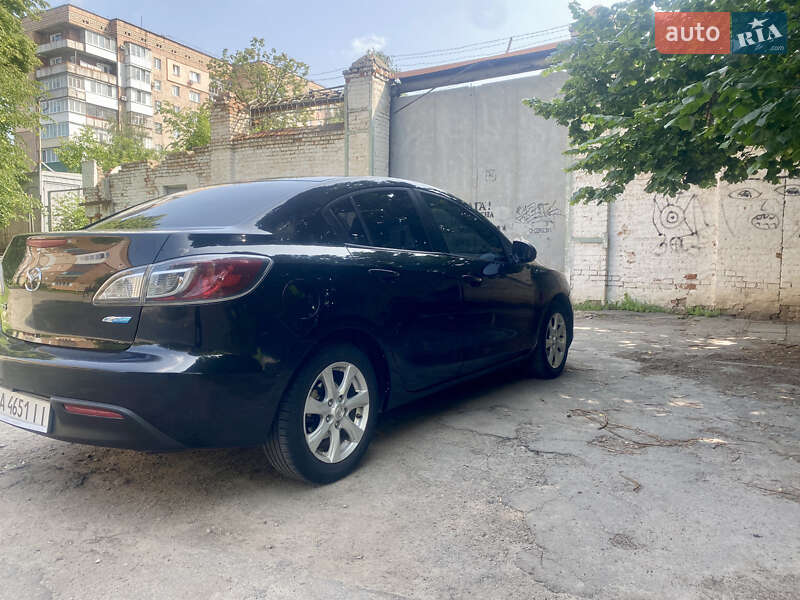 Седан Mazda 3 2010 в Умани