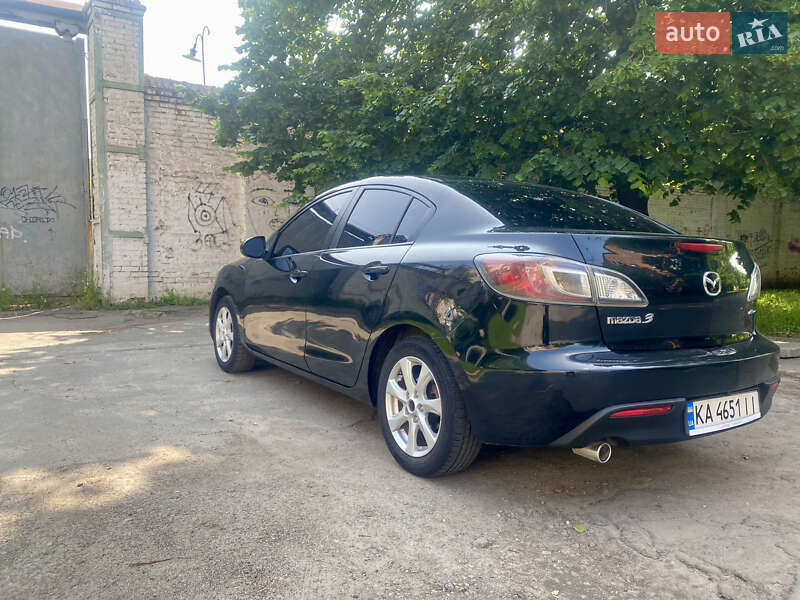 Седан Mazda 3 2010 в Умани