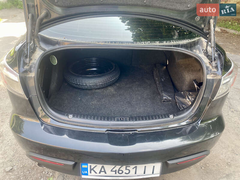 Седан Mazda 3 2010 в Умани