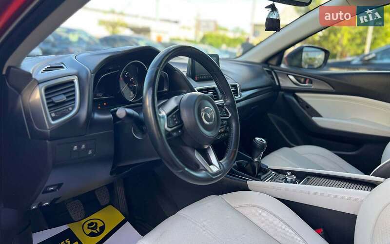 Седан Mazda 3 2017 в Ивано-Франковске