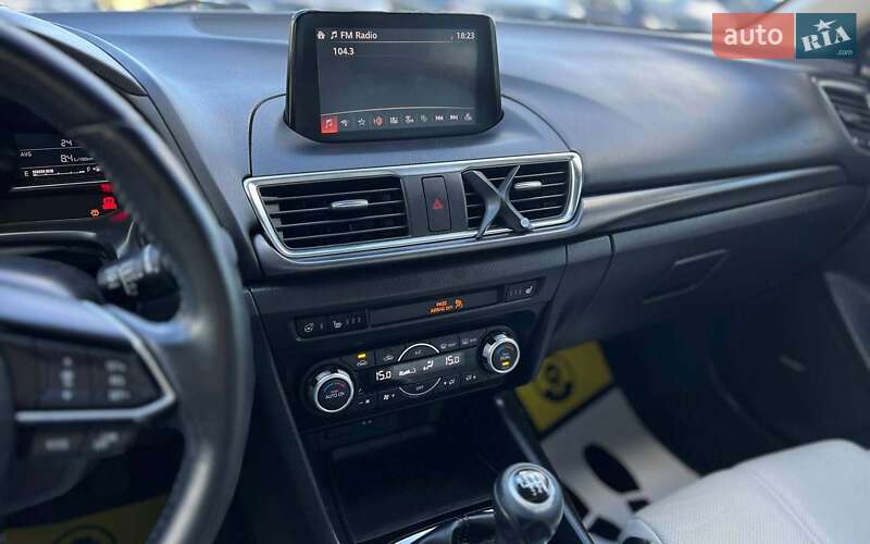 Седан Mazda 3 2017 в Ивано-Франковске