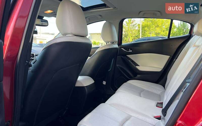 Седан Mazda 3 2017 в Ивано-Франковске
