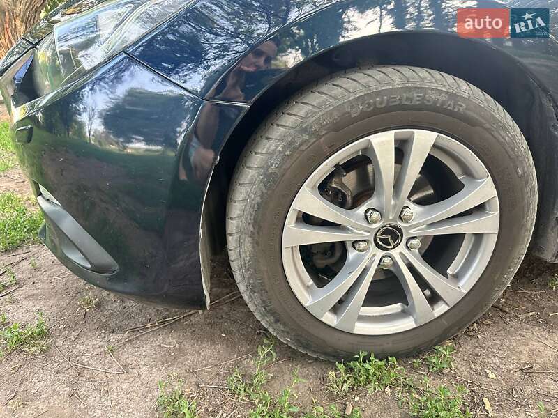 Седан Mazda 3 2015 в Криничках