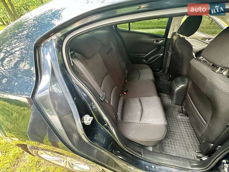 Седан Mazda 3 2015 в Криничках