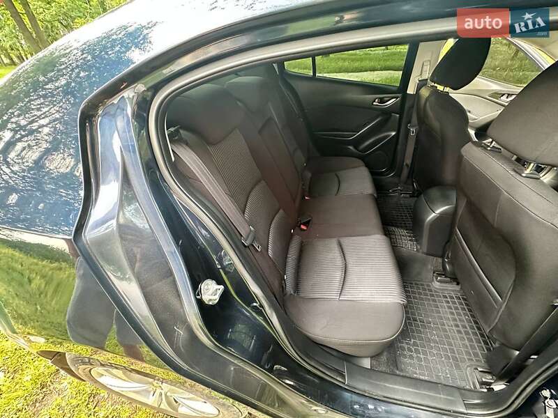 Седан Mazda 3 2015 в Криничках
