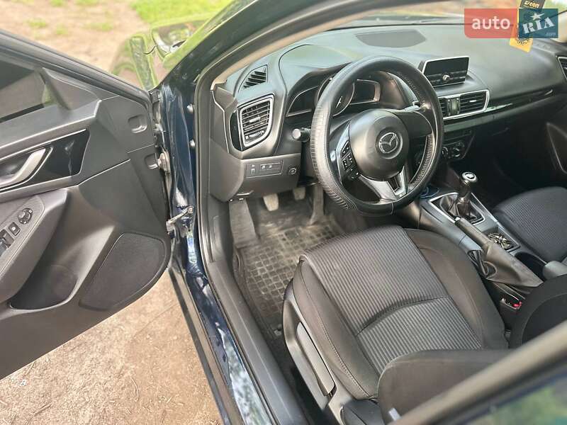 Седан Mazda 3 2015 в Криничках