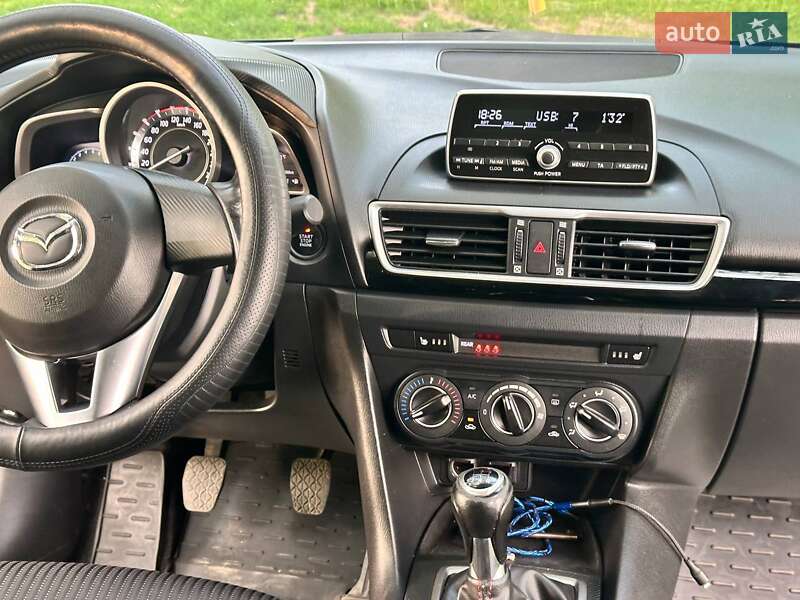 Седан Mazda 3 2015 в Криничках