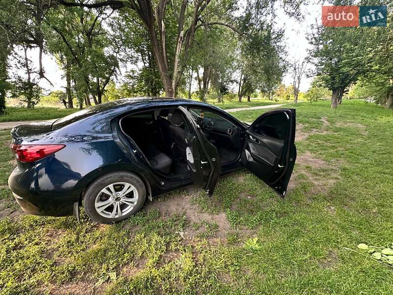 Седан Mazda 3 2015 в Криничках