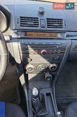 Хетчбек Mazda 3 2004 в 