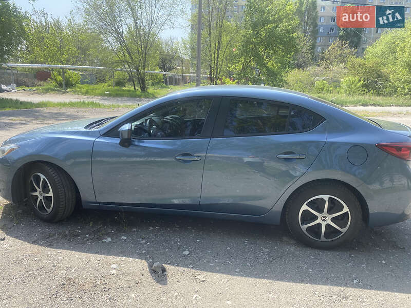 Седан Mazda 3 2016 в Дніпрі