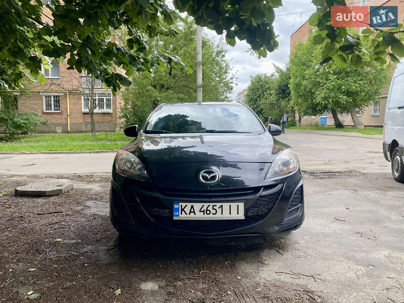 Седан Mazda 3 2010 в Умани