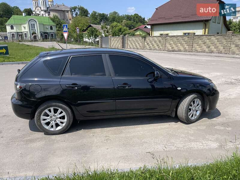 Хэтчбек Mazda 3 2007 в Остроге