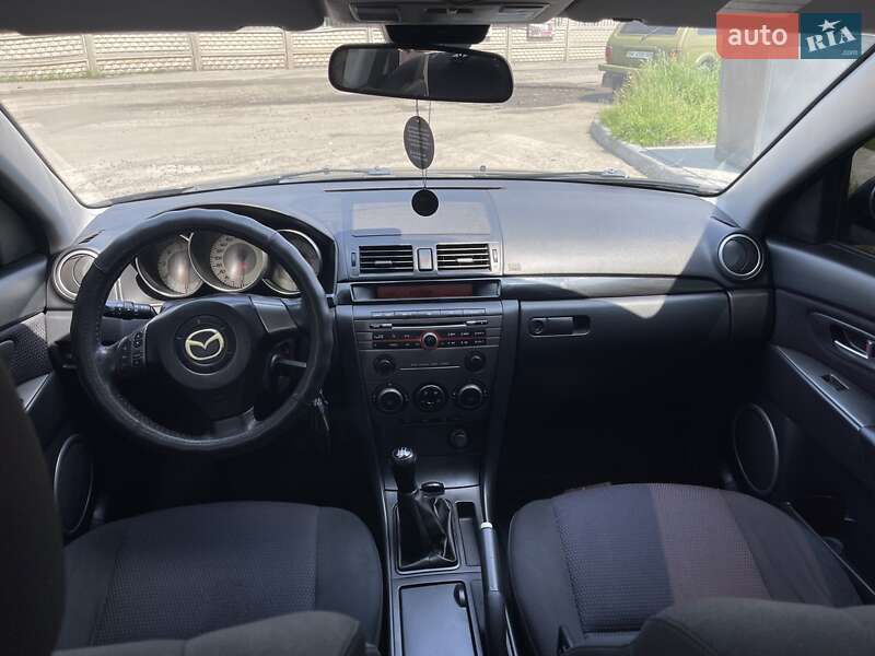 Хэтчбек Mazda 3 2007 в Остроге