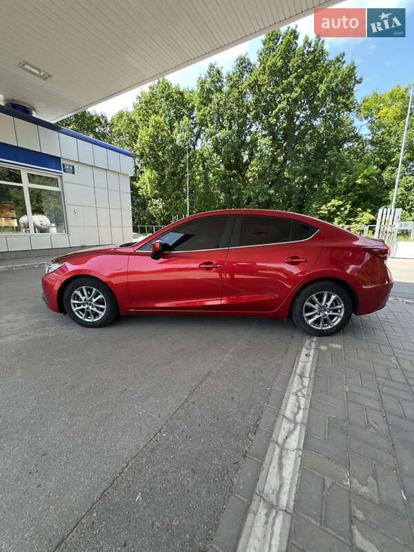 Седан Mazda 3 2015 в Прилуках