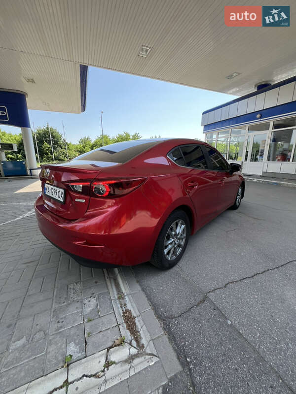 Седан Mazda 3 2015 в Прилуках