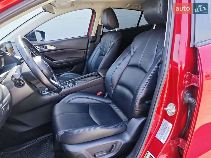 Седан Mazda 3 2017 в Киеве