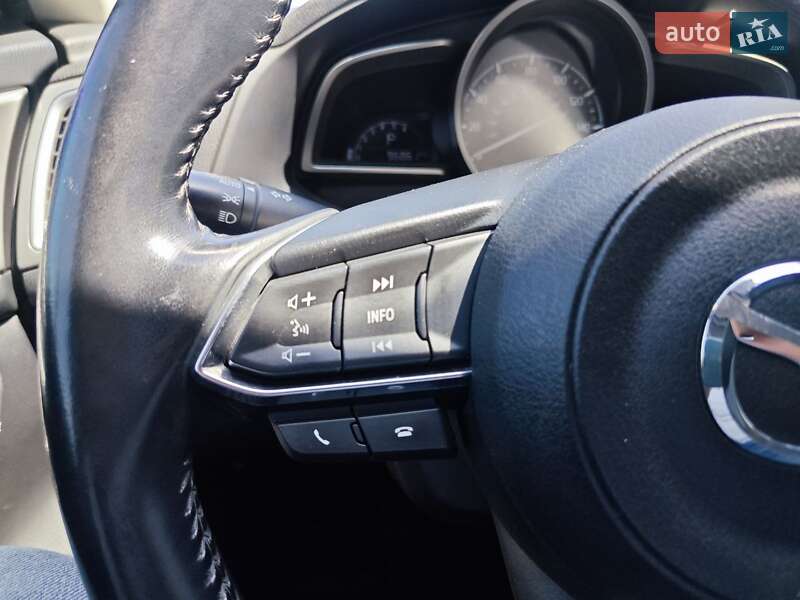 Седан Mazda 3 2017 в Киеве