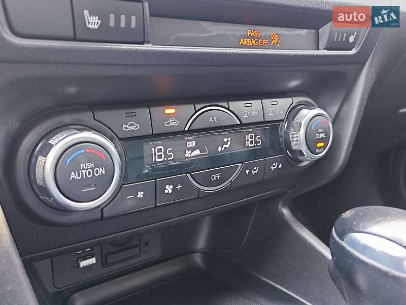 Седан Mazda 3 2017 в Киеве