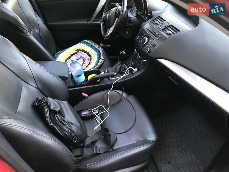 Седан Mazda 3 2013 в Киеве