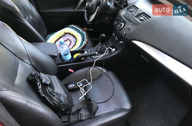 Седан Mazda 3 2013 в 