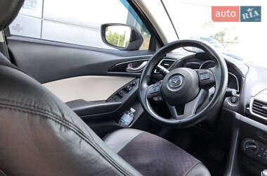 Седан Mazda 3 2014 в Днепре