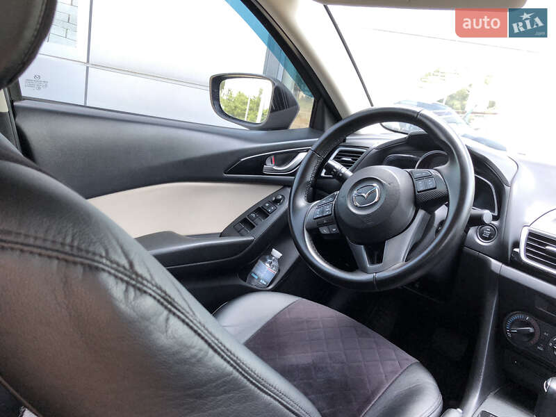 Седан Mazda 3 2014 в Днепре