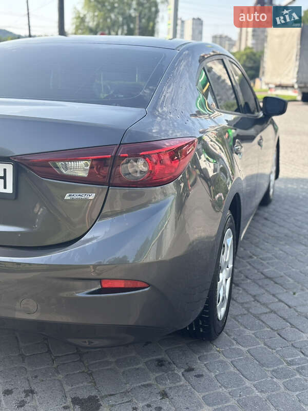 Седан Mazda 3 2017 в Львове