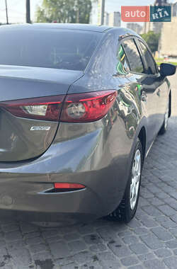 Седан Mazda 3 2017 в 