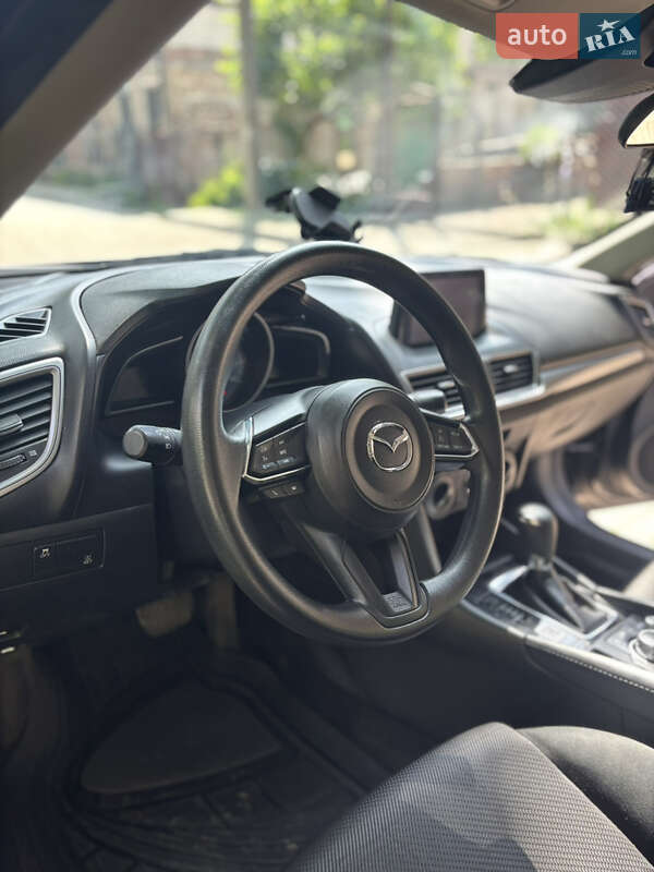 Седан Mazda 3 2017 в Львове
